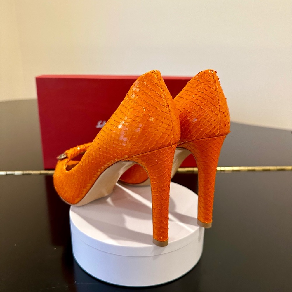 NWT Luxury Classic Chic RARE Authentic Salvatore Ferragamo Orange Python Pumps - Picture 7 of 17